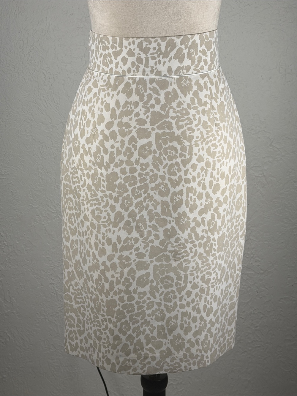 ANTONIO MELANI Beige and White Leopard Print Pencil Skirt size 0